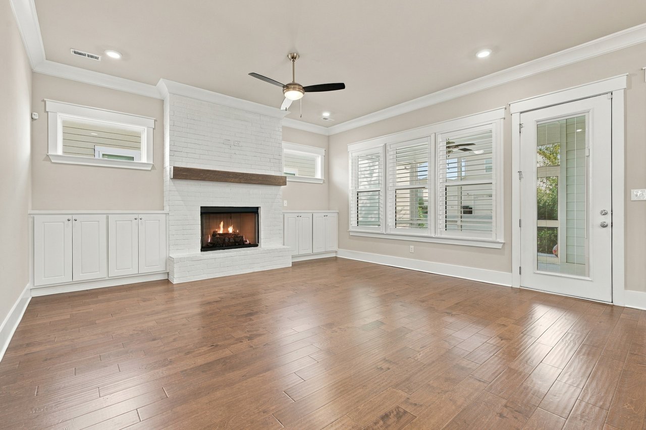 Craftsman Charm Meets Modern Luxury in Clift Farm