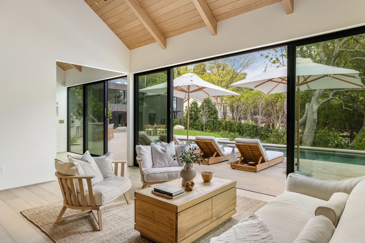 Stonecrest Lodge in Studio City 