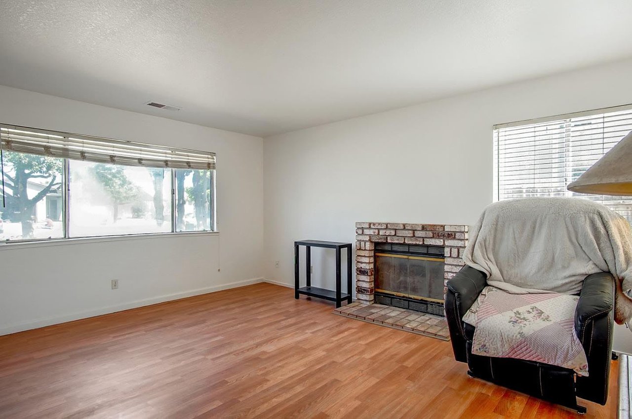702 Colombard Cir