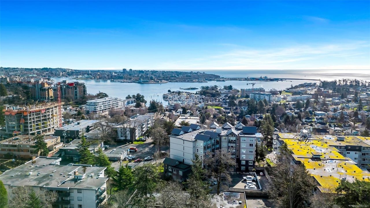 306-924 Esquimalt Rd