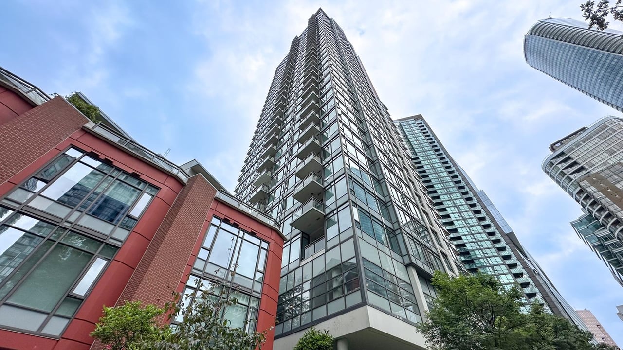 1001-1211 Melville St