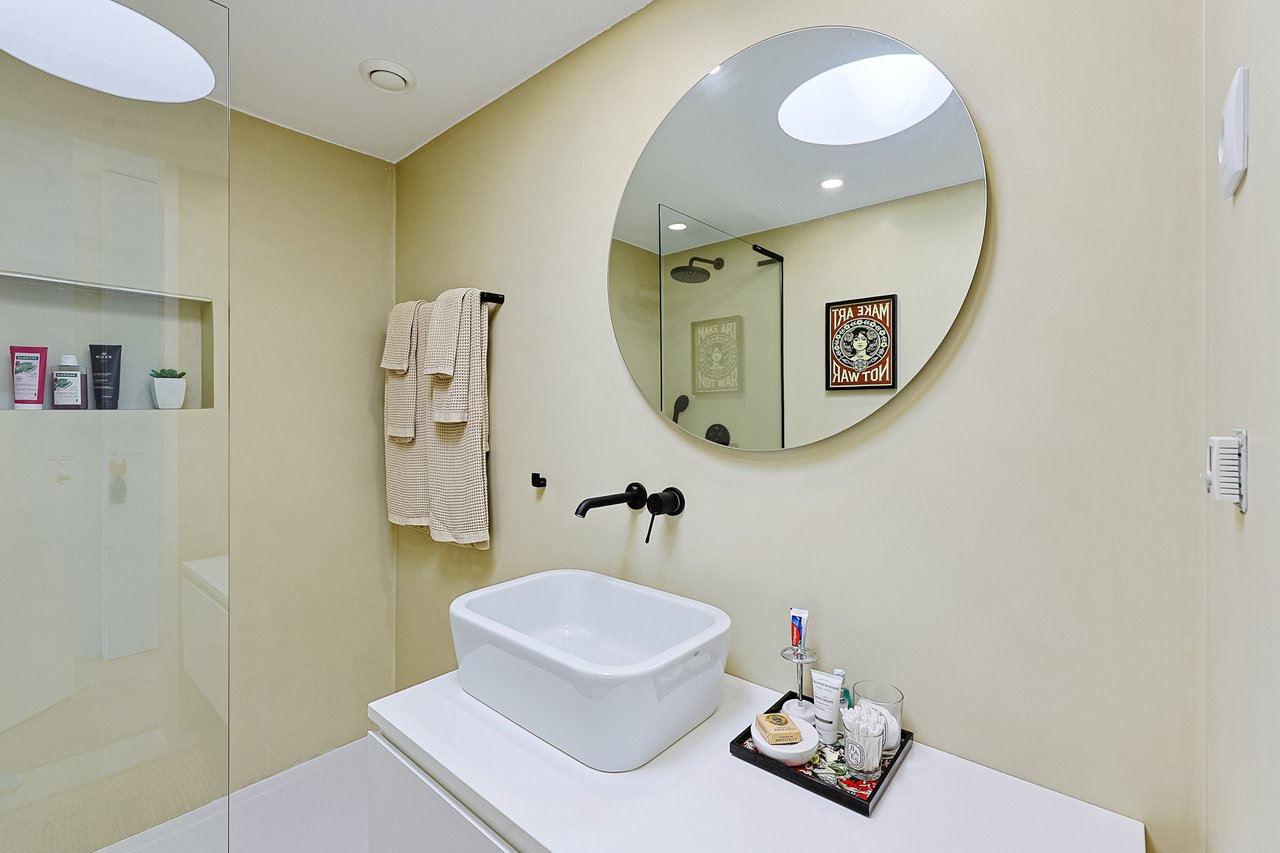 “The Green Villa” – Elegant Luxury Villa with Pool in Carnaxide, Oeiras