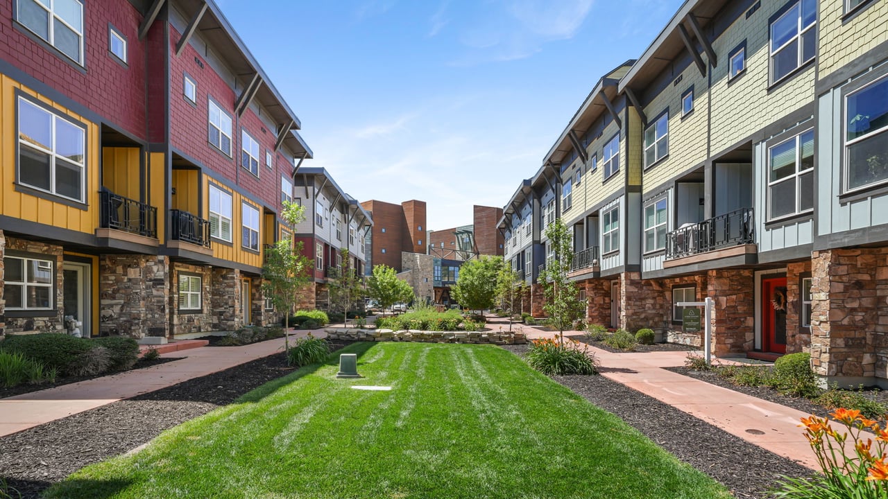 1370 Center Dr #21