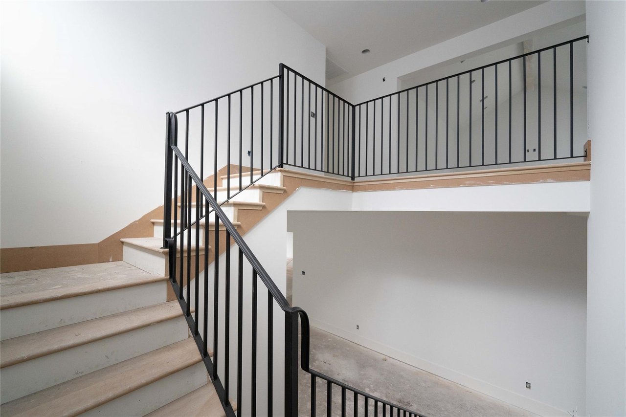2511 Addison Rd