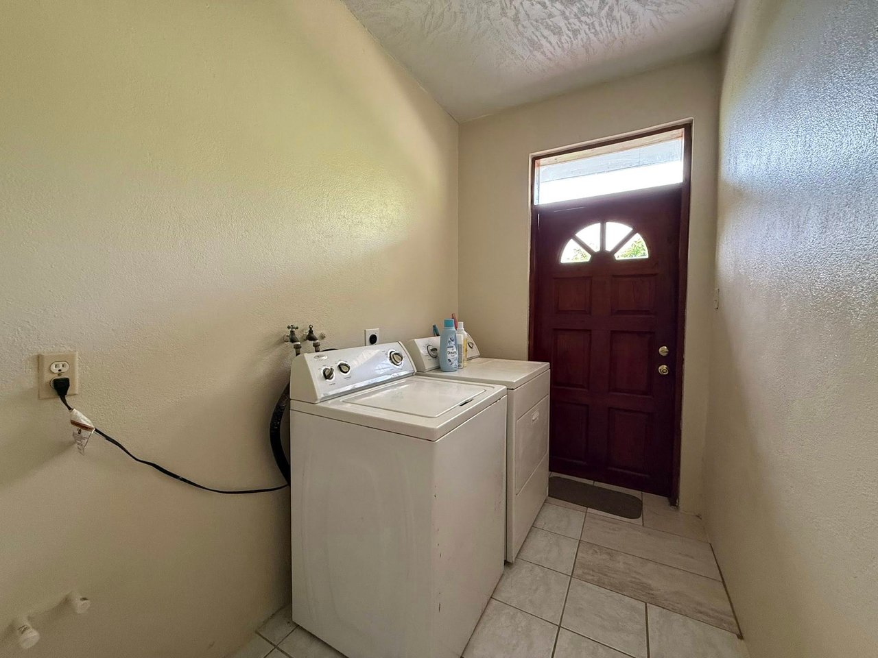1076 Lambert 2 Bedroom Apartment
