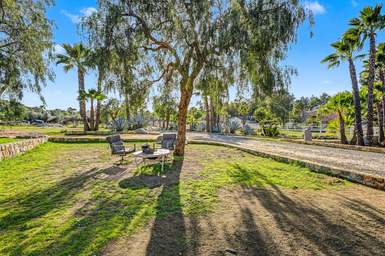 40801 Avenida La Cresta