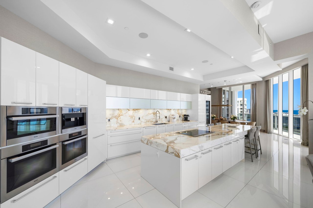 4100 Island Blvd # 1 Unit: PH-1