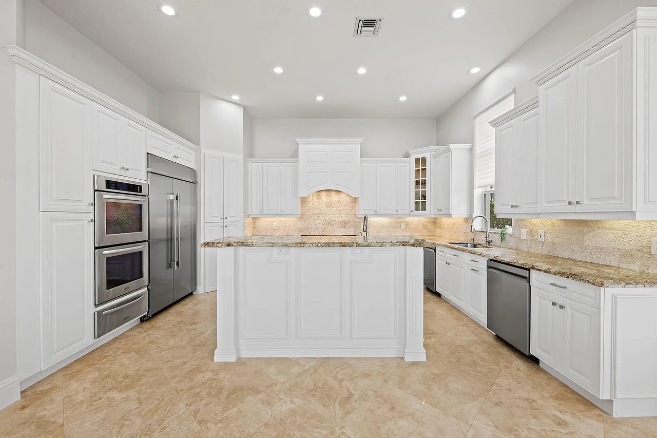 1261 NE 27th Wy