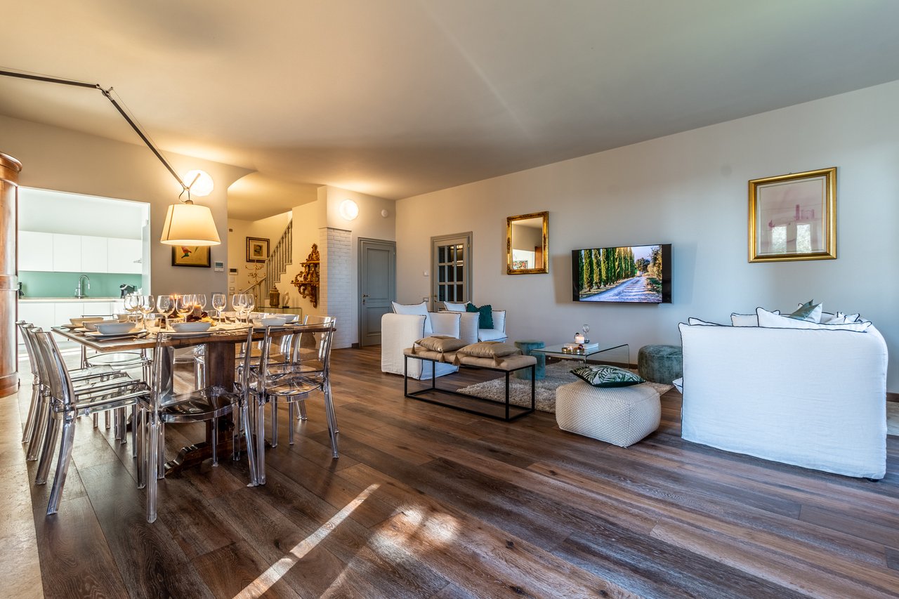 Tuscan Villa With Panoramic Country Views