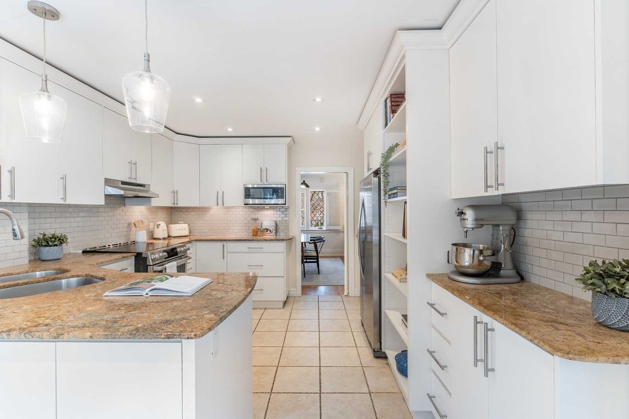 281 Glen Manor Dr E