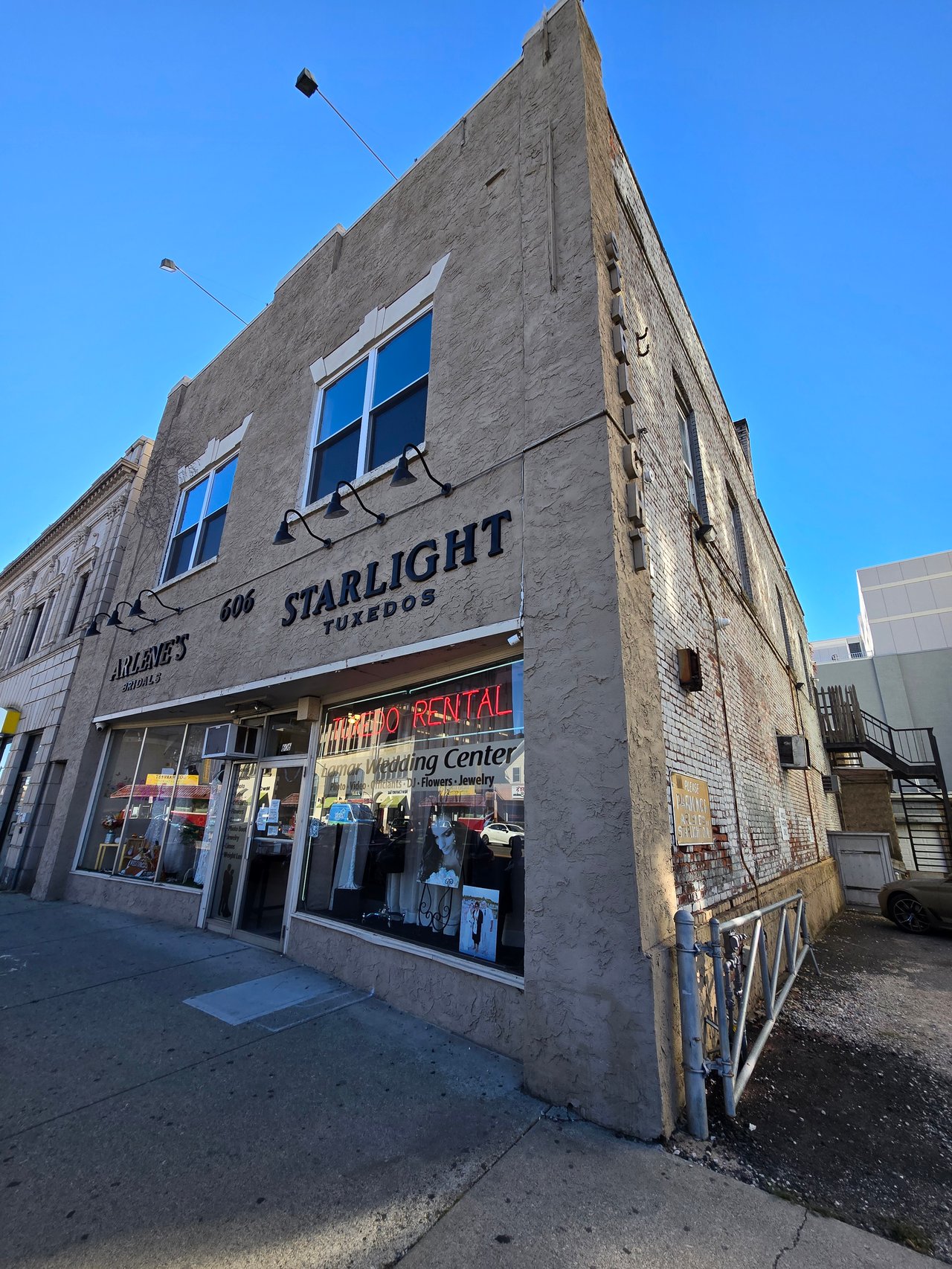 606 Bloomfield Ave