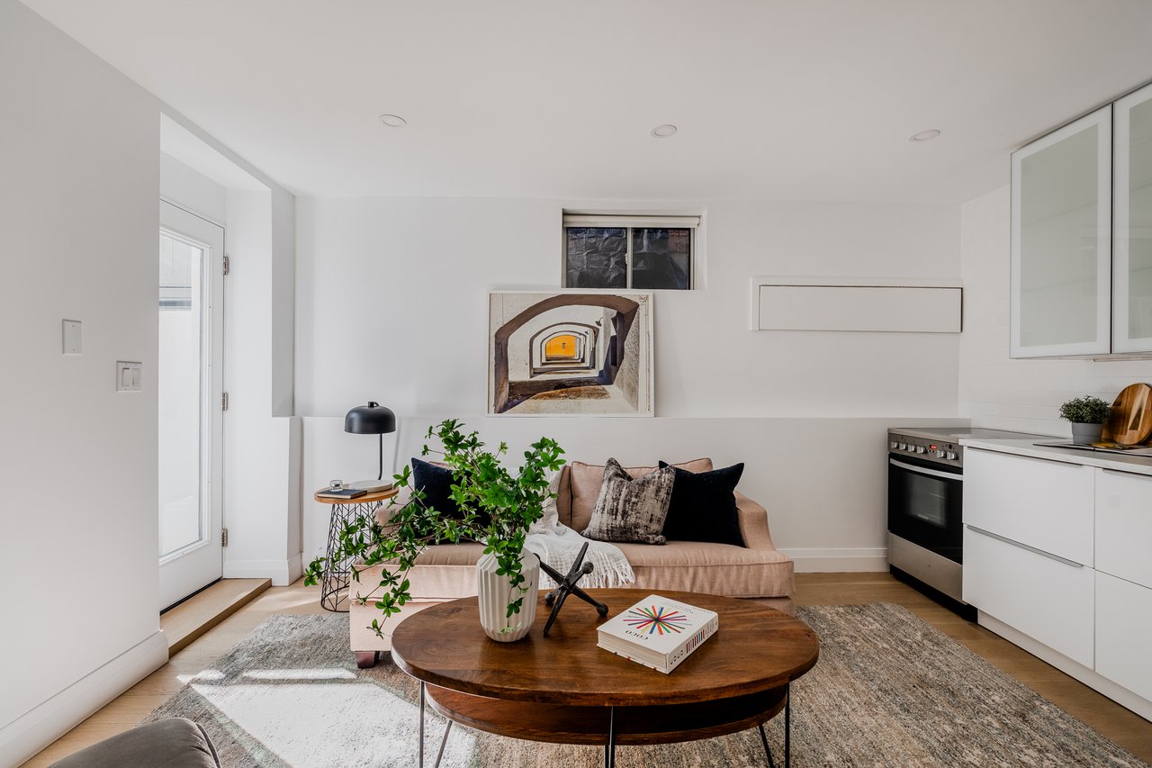 389 Woodbine Ave