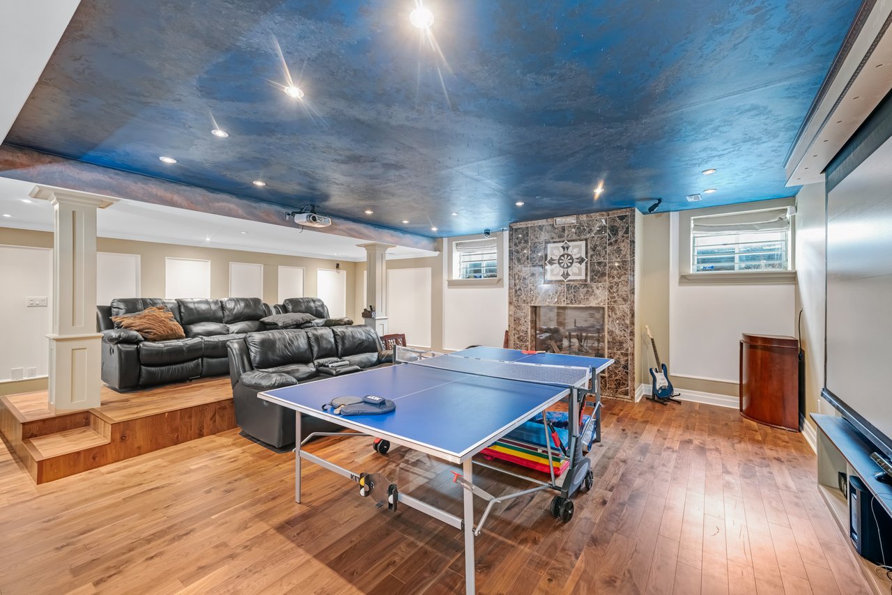 2126 Parker Dr