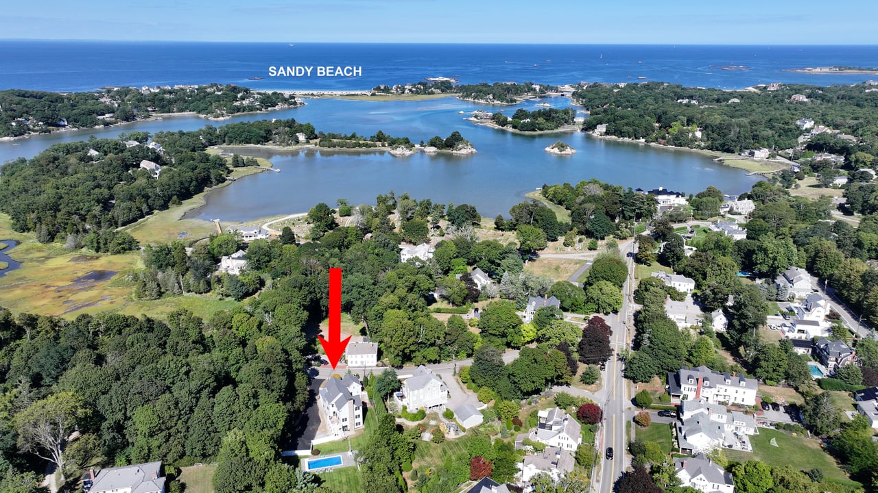 A Reimagined Turn-of-the-Century Carriage House in Cohasset, MA