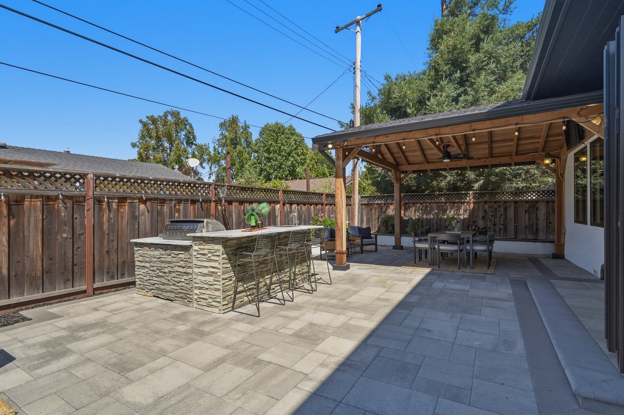 1257 Woodlawn AVE