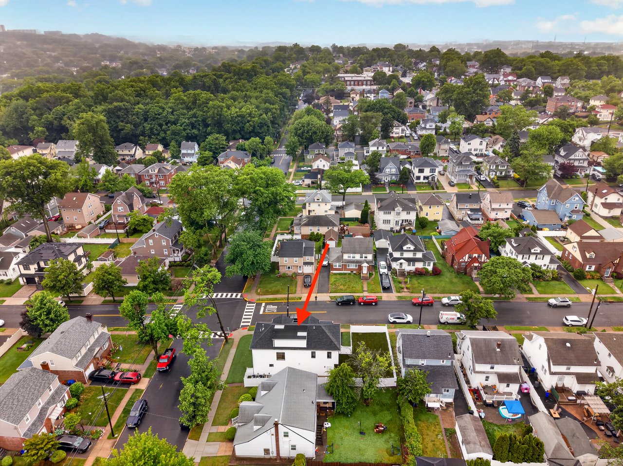 887 Linden Ave, Ridgefield, NJ 07657