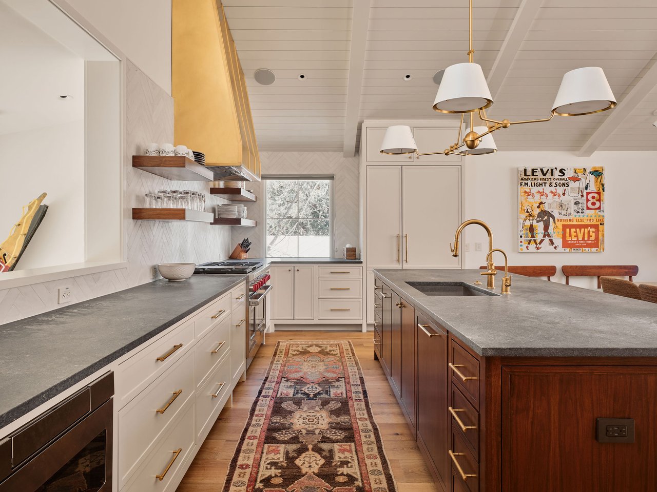 3016 Edgewater Drive