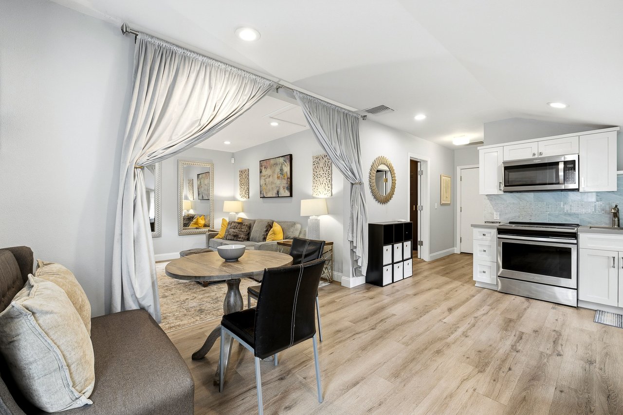 24317 Bridle Trail Rd