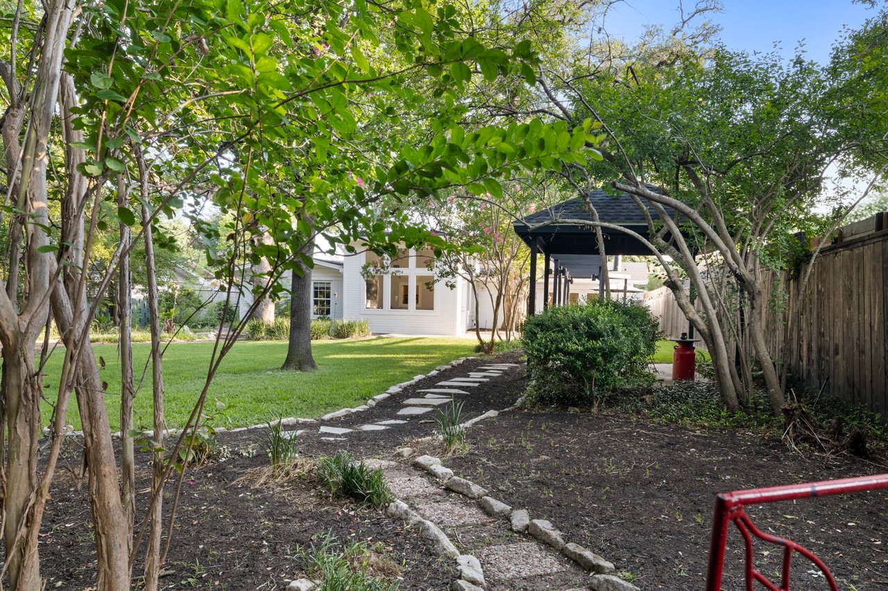 Side yard stone path leading to the pergola, Tarrytown, Austin.