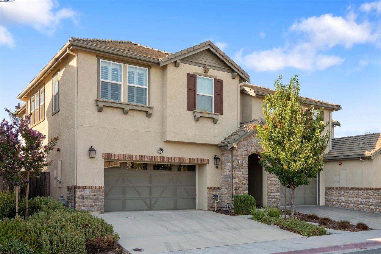 The Buyer Strategy That Landed a Rare Home and a Smooth Double Closing