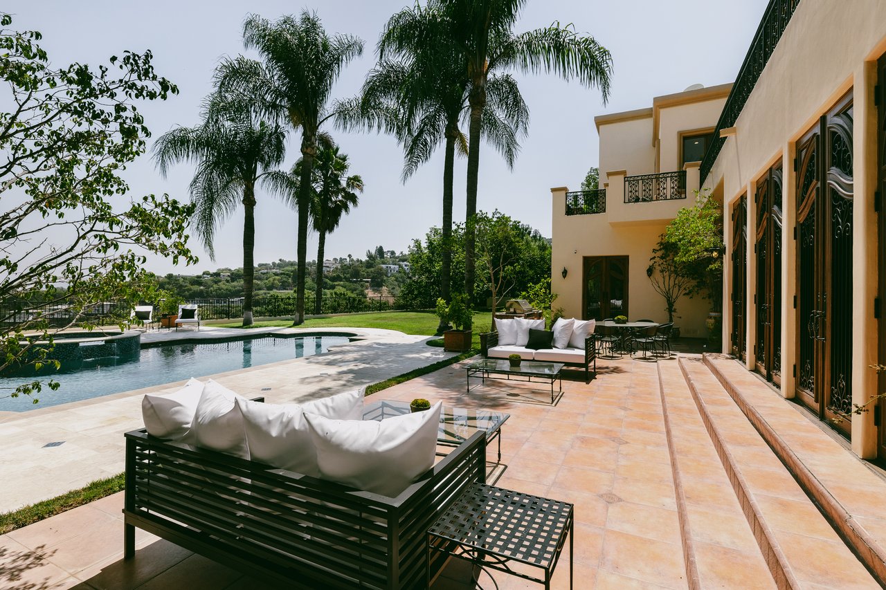 3364 Clerendon Rd, Beverly Hills 
