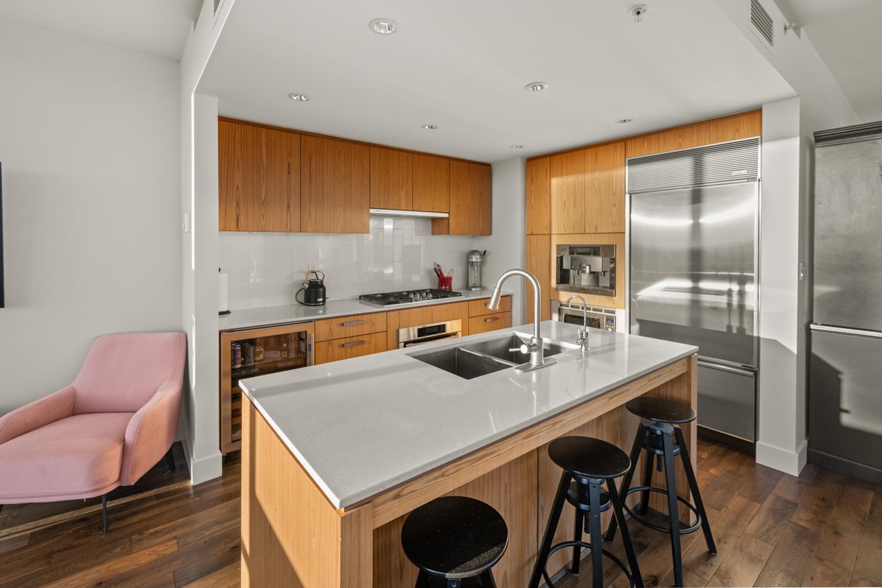 902-1675 W 8th Ave