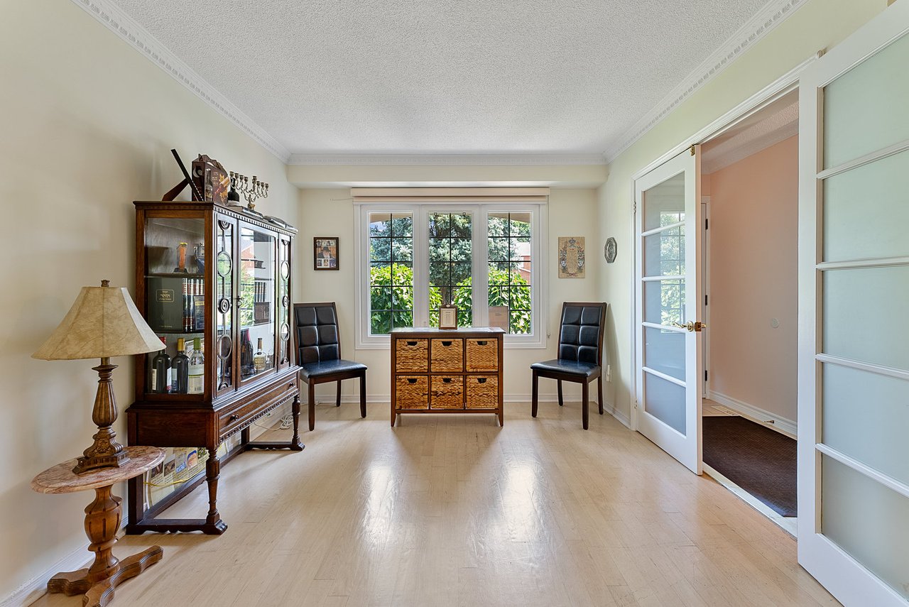 28 Thornway Ave