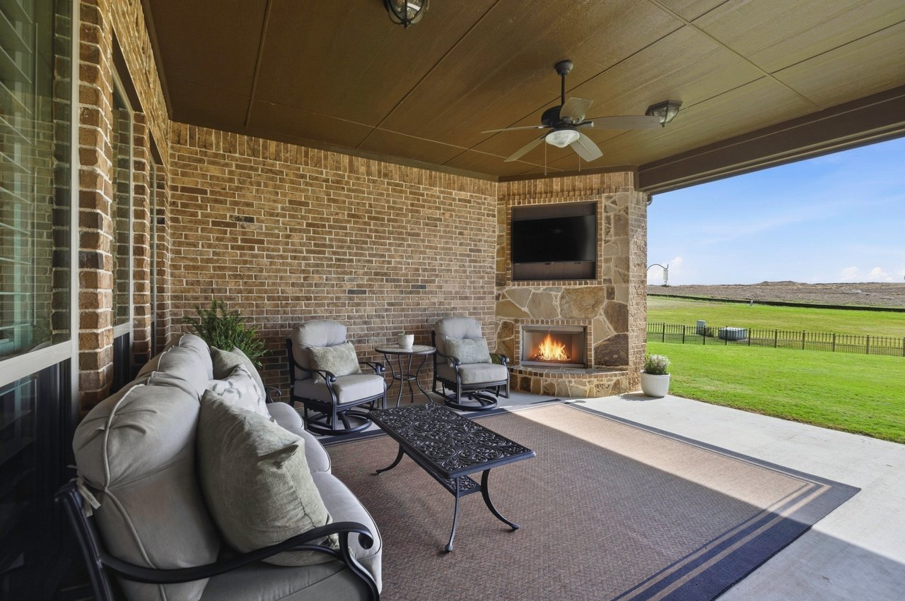 Gated Community Minutes from Eagle Mountain Lake!