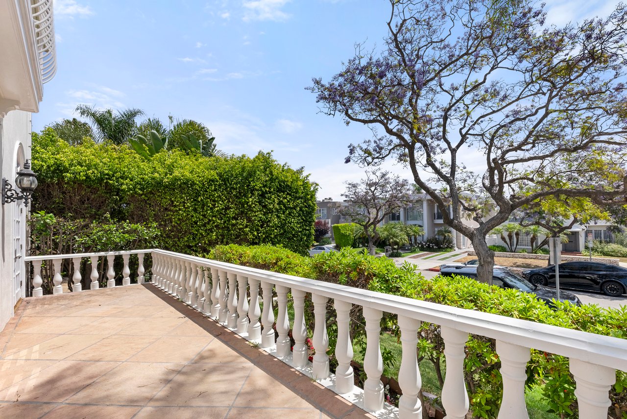 201 N Palm Dr, Beverly Hills 