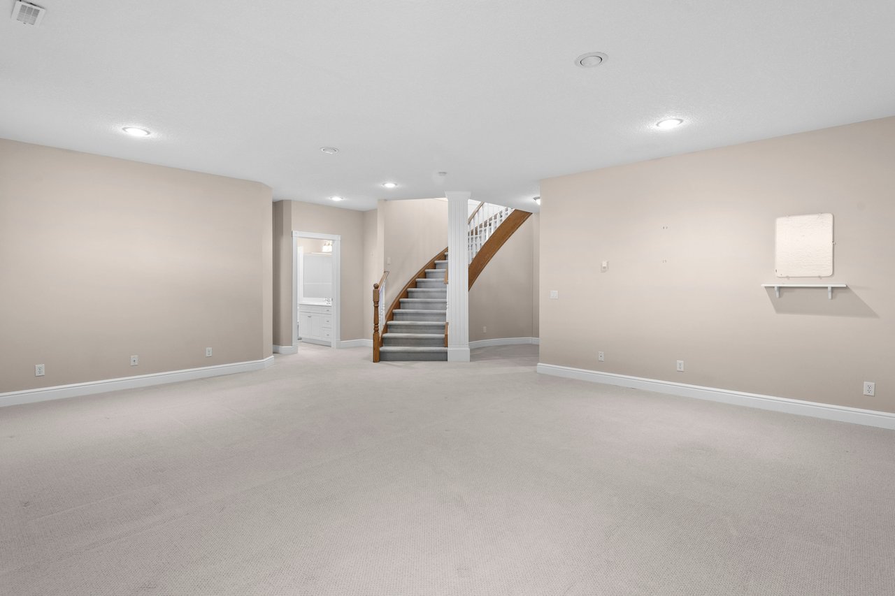 82 Arbour Crest Mount NW