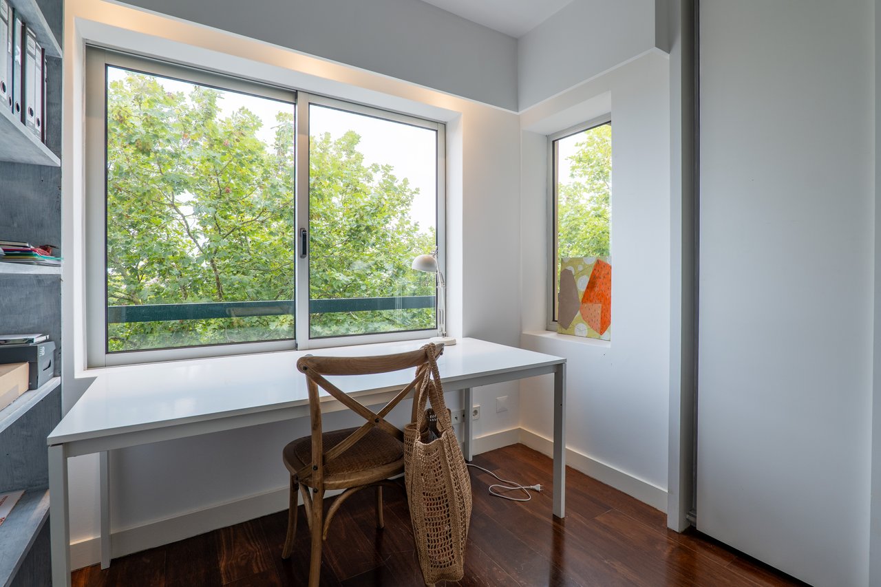 Sea View 2-Bedroom Apartment for Rent in Tranquil Foz Location