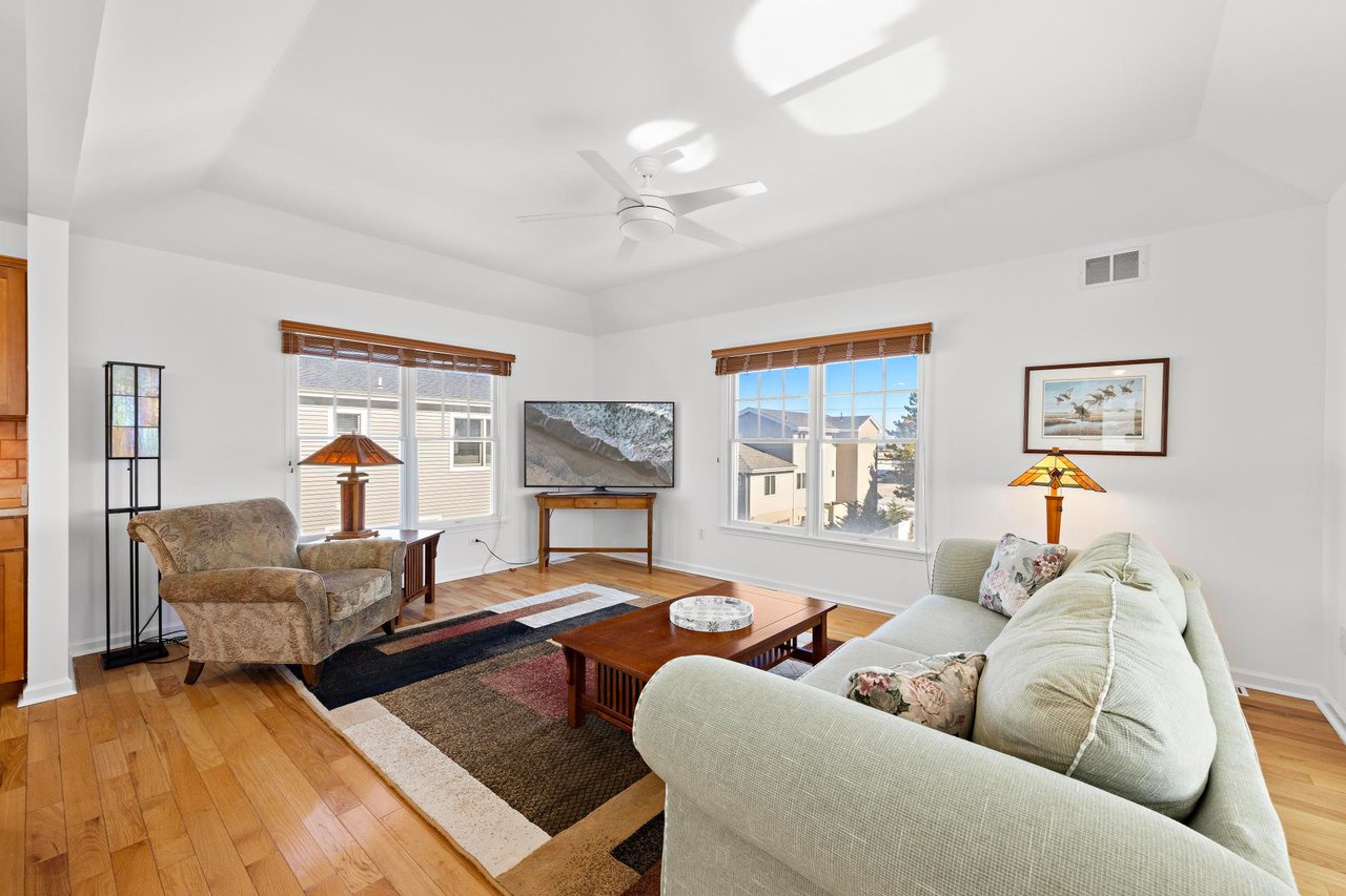 7 W Julia Ave, Long Beach Twp