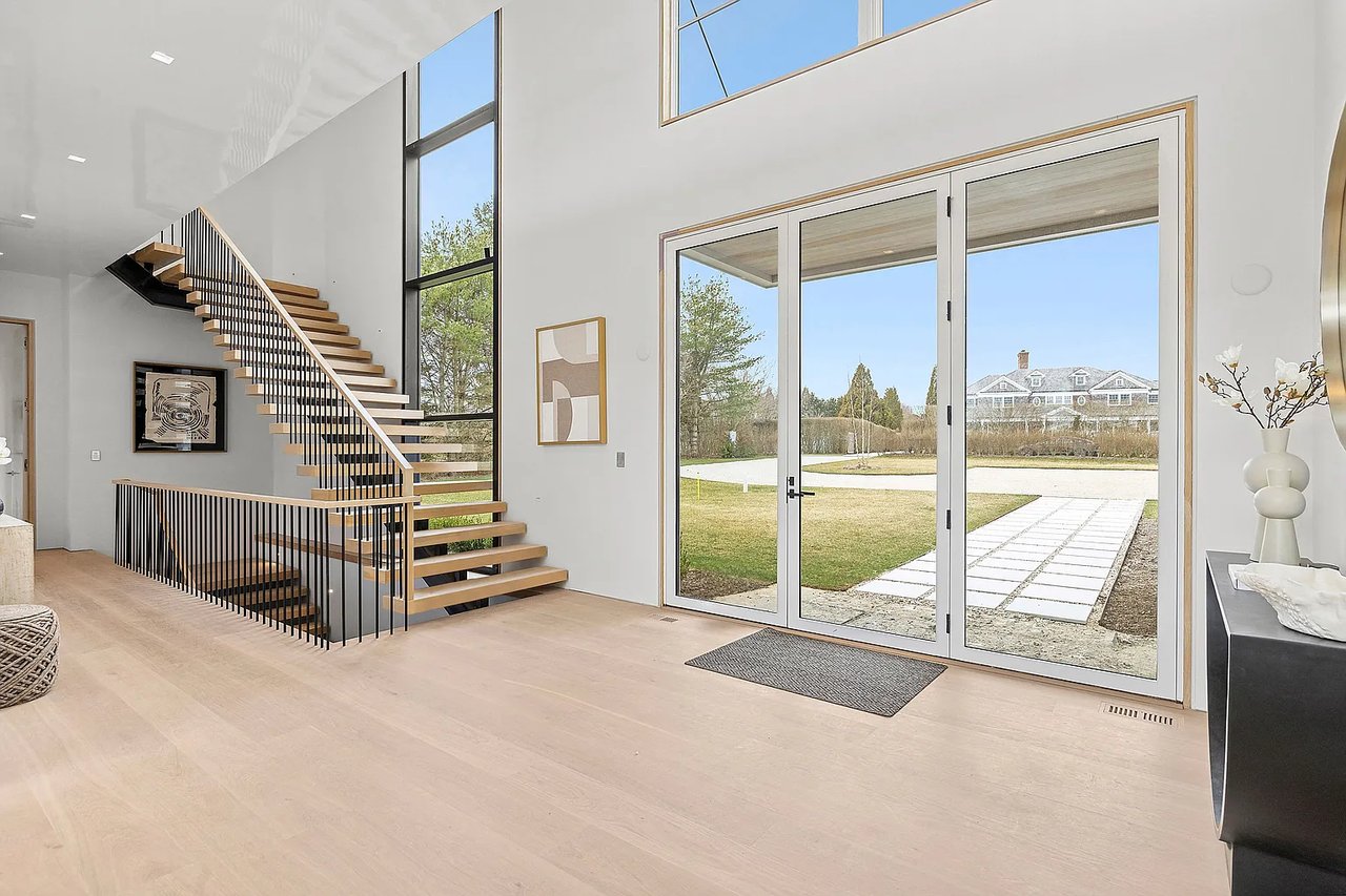 637 Halsey Ln - In Contract