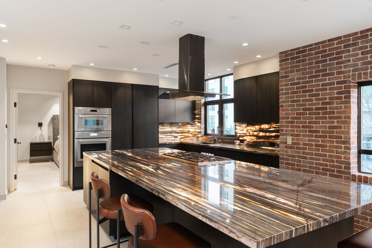 555 Front St, Unit 204