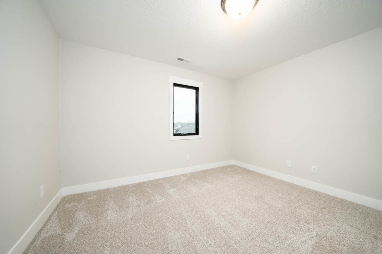137 W Basalt Dr