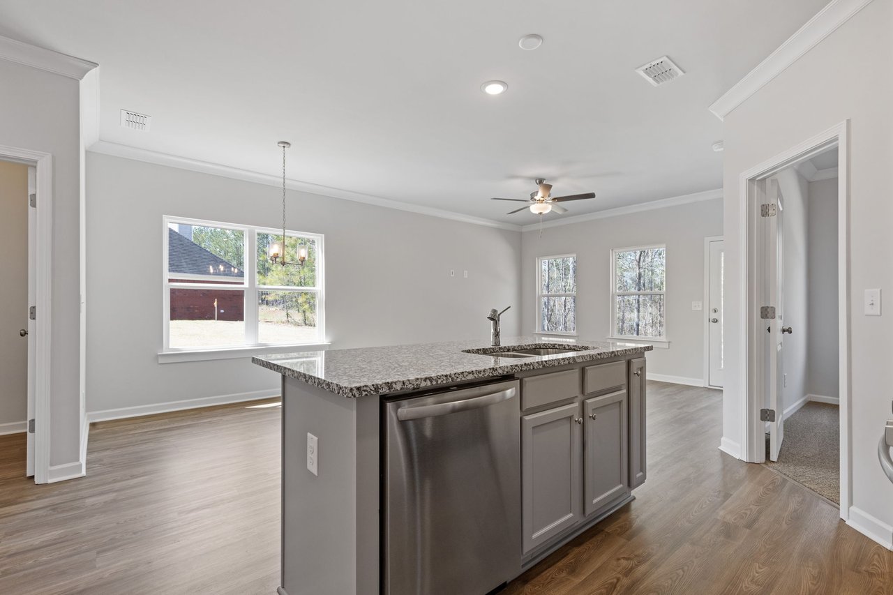 693 Shoals Trl
