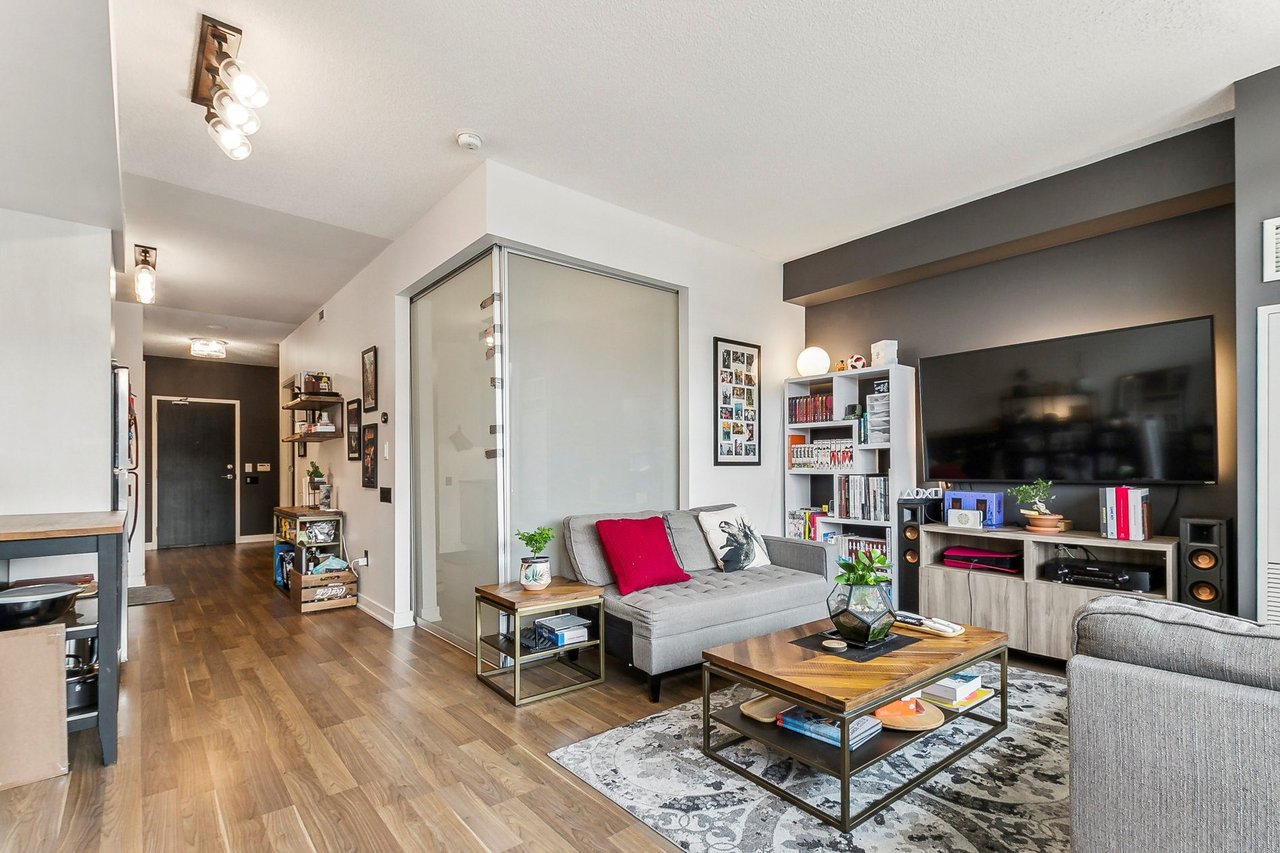 775 King St W Unit: 906