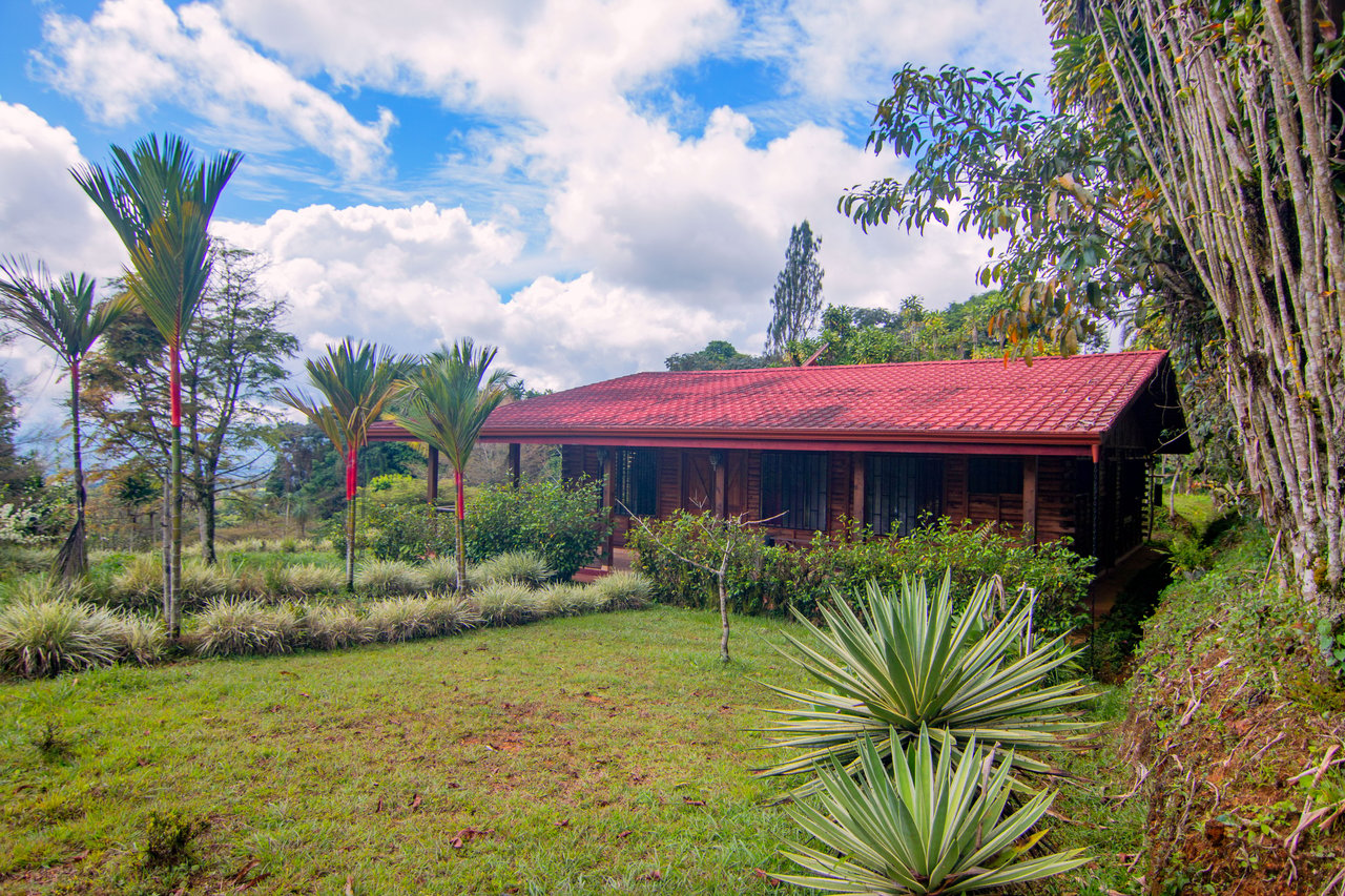 Sustainable Sanctuary: Wooden Farm House, 3 Acres + Food Forest