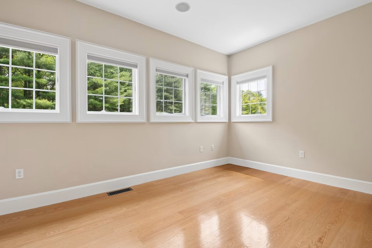 26 Madigan Ln
