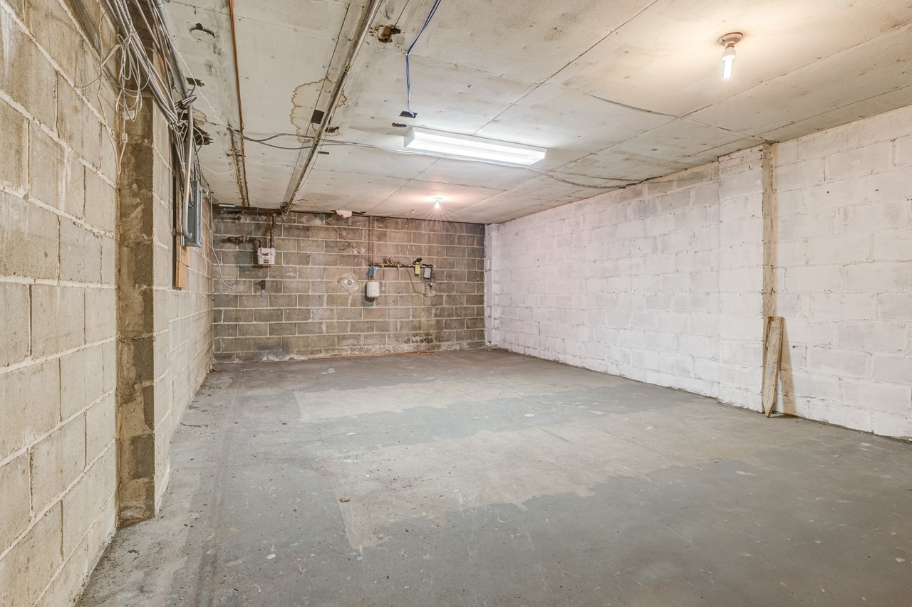 Commercial Property On Bloor St W - The Kingsway 