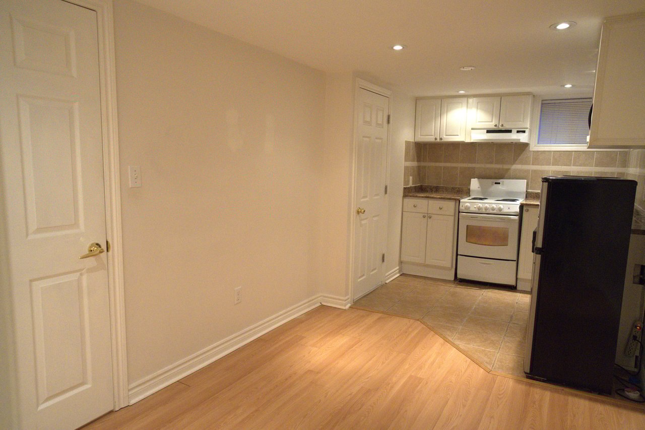 Baby Point Basement 1 Bedroom Unit 
