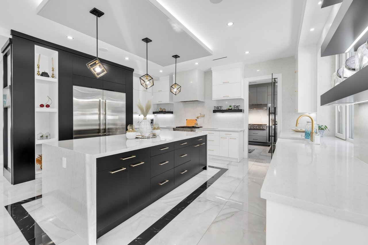 2.5 Acre Luxury Estate