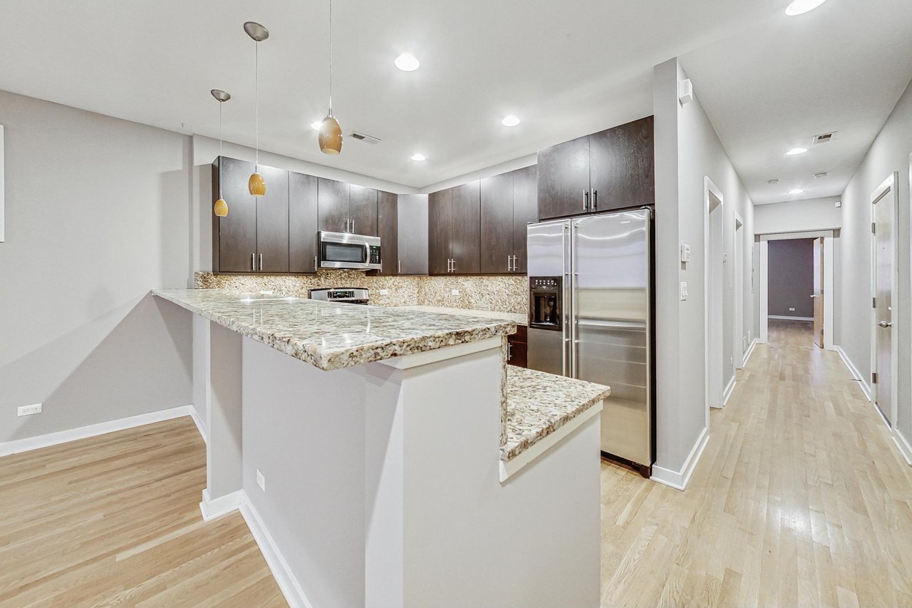 689 N Peoria St Unit 2N