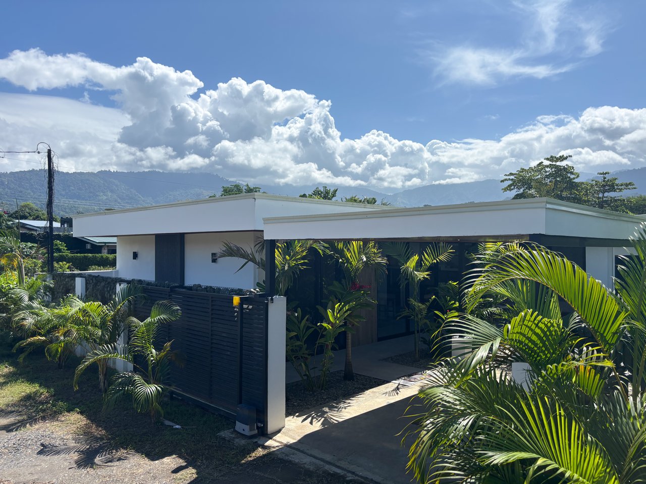 Clean, Modern Home Near Uvita Beach – Perfect Rental or Getaway