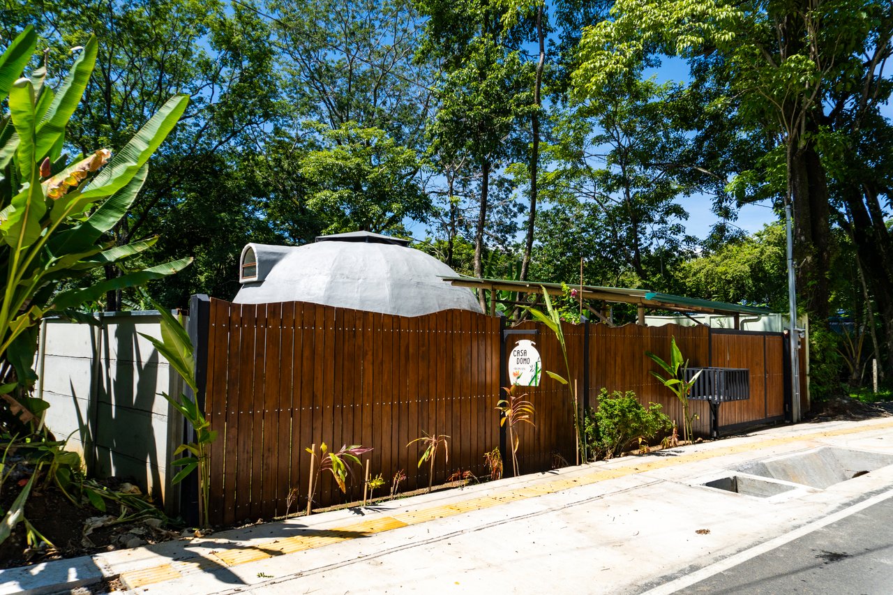 0.07 Acres – Unique 2 Bedroom Dome With Pool Walking Distance To The Beach!!!