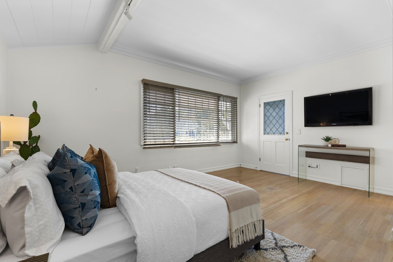 15435 Sutton St, Sherman Oaks