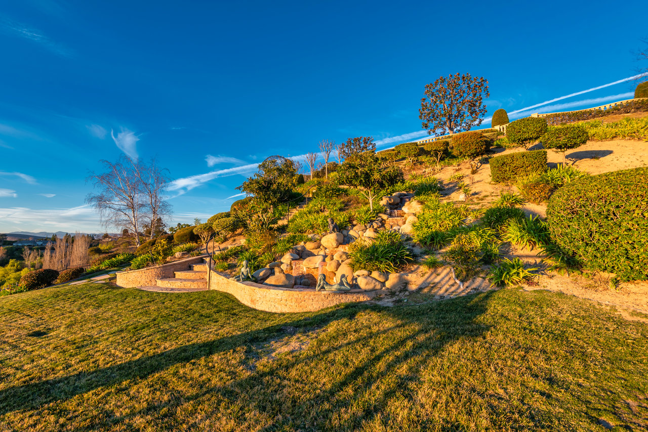 996 Vista Ridge Lane