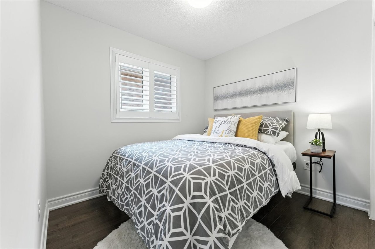 17 Holroyd St