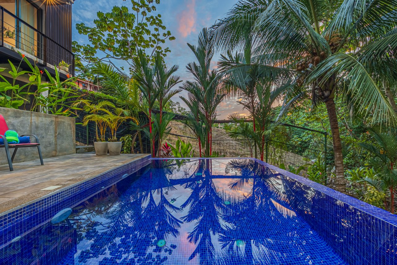   3 bedrooms, 2.5 bathrooms Villa Steps from Uvita, beautiful Beaches, Waterfalls, Restaurants and Tourist Attractions.