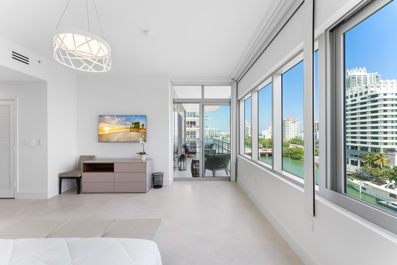 Aqua Gorlin Residence 703